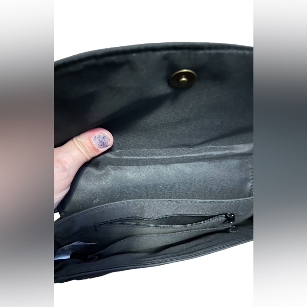 Black purse w/rainbow patch - Picture 3 of 3